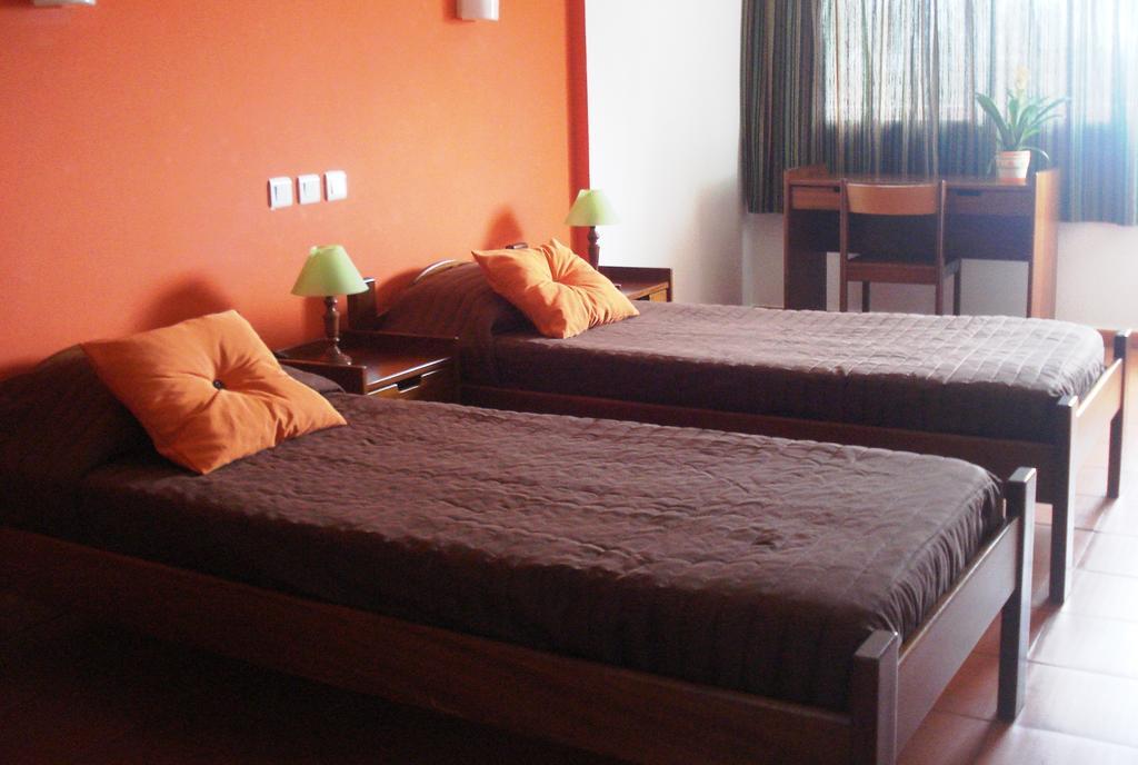 Hi Almograve - Pousada De Juventude Room photo